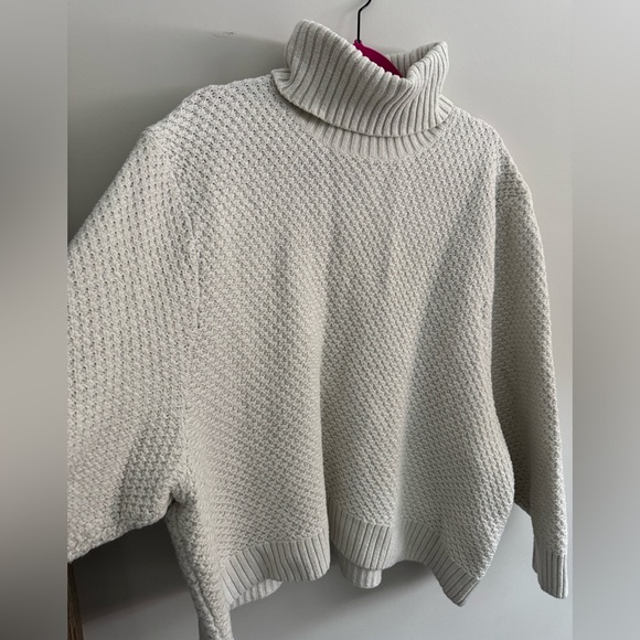 Knit Turtle Neck - Picture 2 of 4